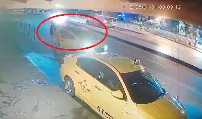 Yılbaşı gecesi olay: İstediği olmayınca taksiciyi gasp etti, kaza yaptı
