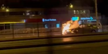 sanayiden-yeni-cikan-araba-alev-alev-yandi3