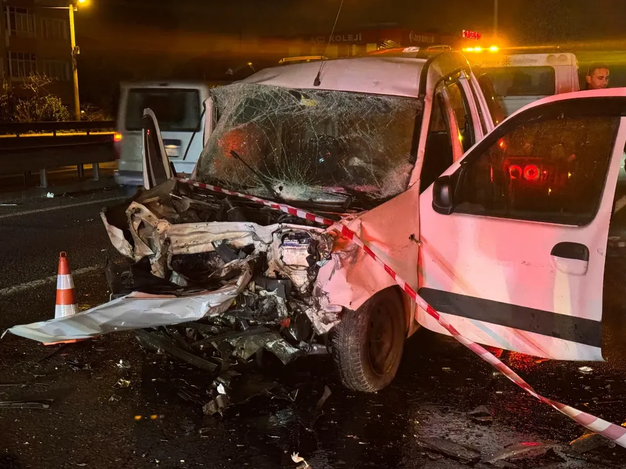 Kocaeli'de Yeni Yılın İlk Saatlerinde Ters Yön Kazası: 1 Ölü