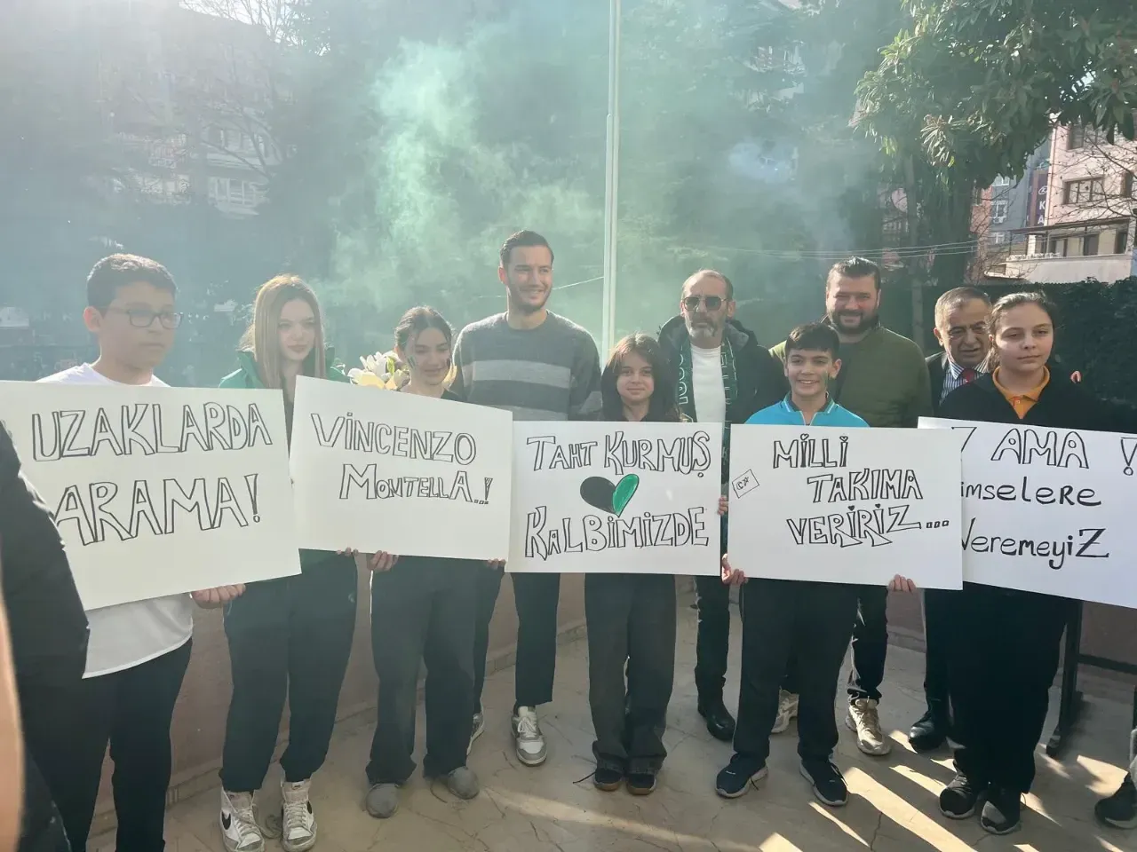 Kocaelispor'un oyuncusu Oğulcan Çağlayan, okullarda coşkuyla karşılandı