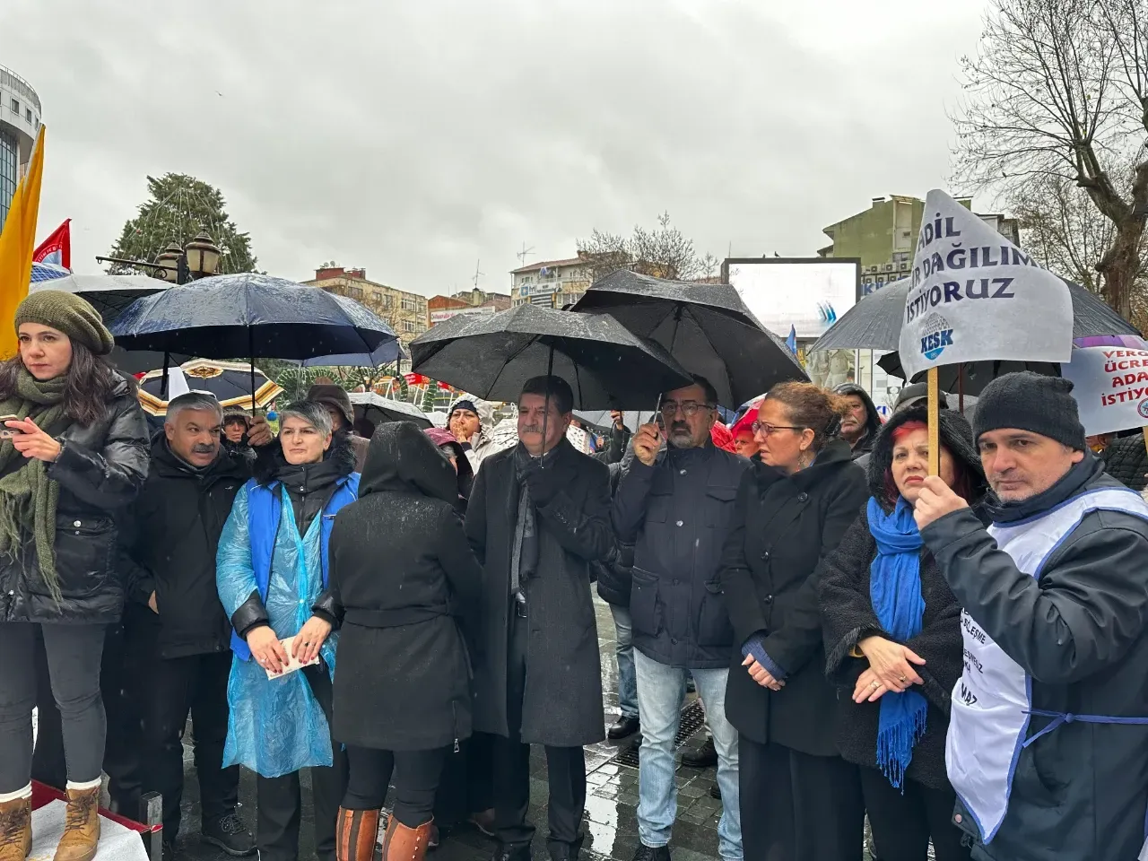 Milletvekili Mühip Kanko'ya Yürüyüşte Tepki: "Burada Değil, Mecliste Temsil Et!"