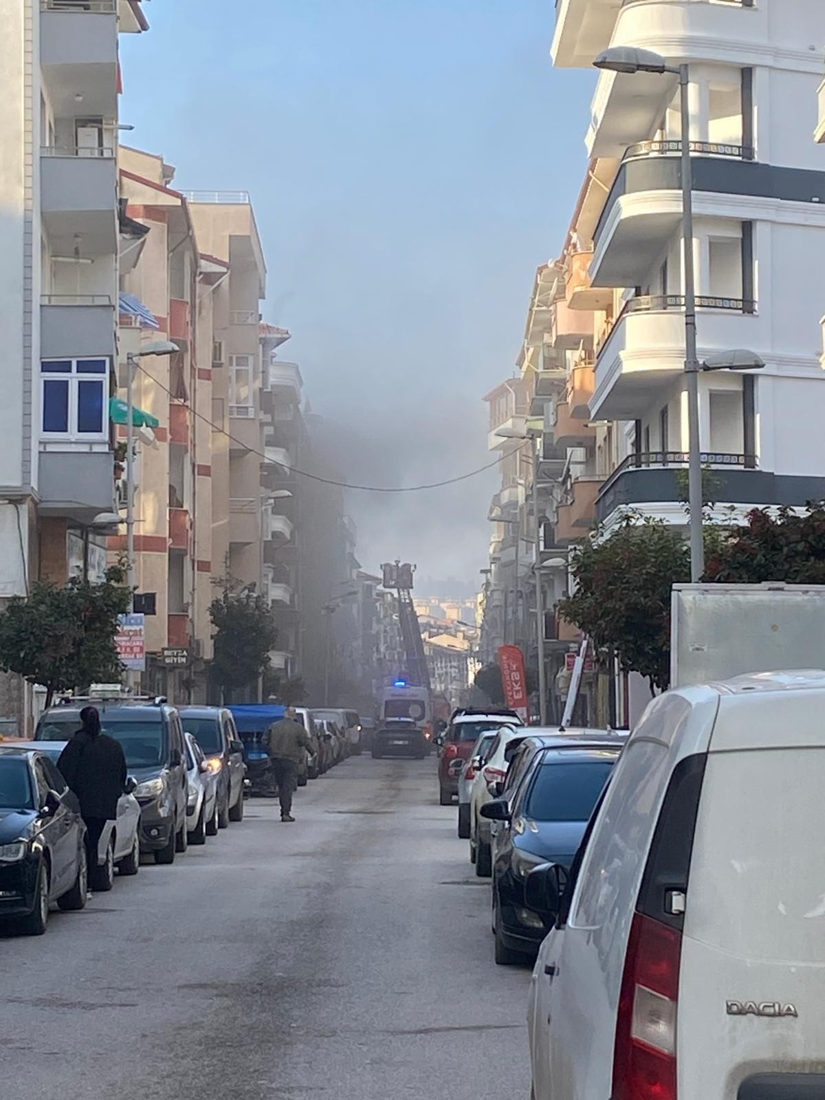 Karamürsel'de Market Yangınında 6 Kişi Dumandan Etkilendi