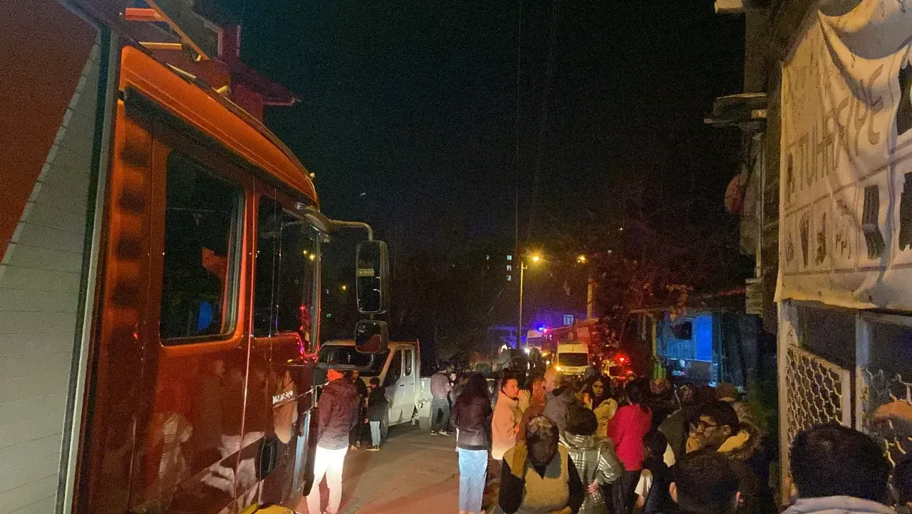 Gebze'de Yaşlı Çiftin Kaldığı Gecekondu Yandı!