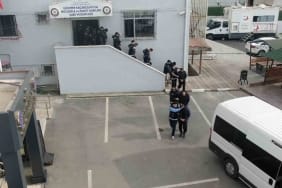 GÖÇMEN KAÇAKÇILIĞI İÇİN BOT ÜRETEN ÇETEYE OPERASYON: 18 GÖZALTI OPERASYONDA 25 DÜZENSİZ GÖÇMEN YAKALANDI