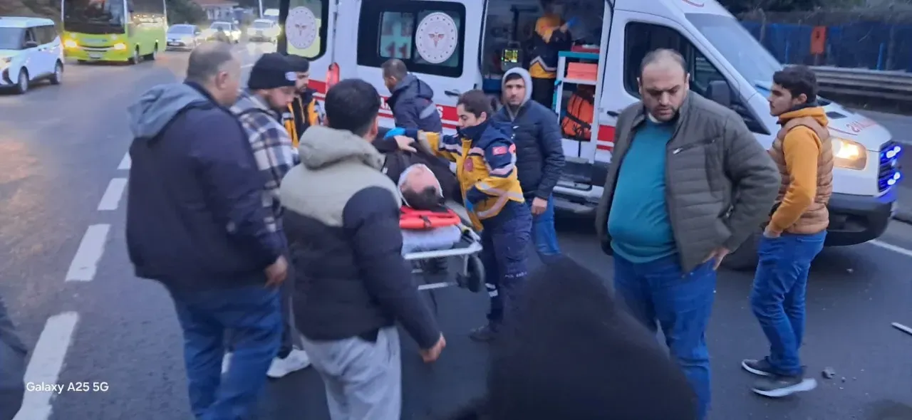 Gölcük'te TIR devrildi: Yol Saatlerce Kapalı Kaldı