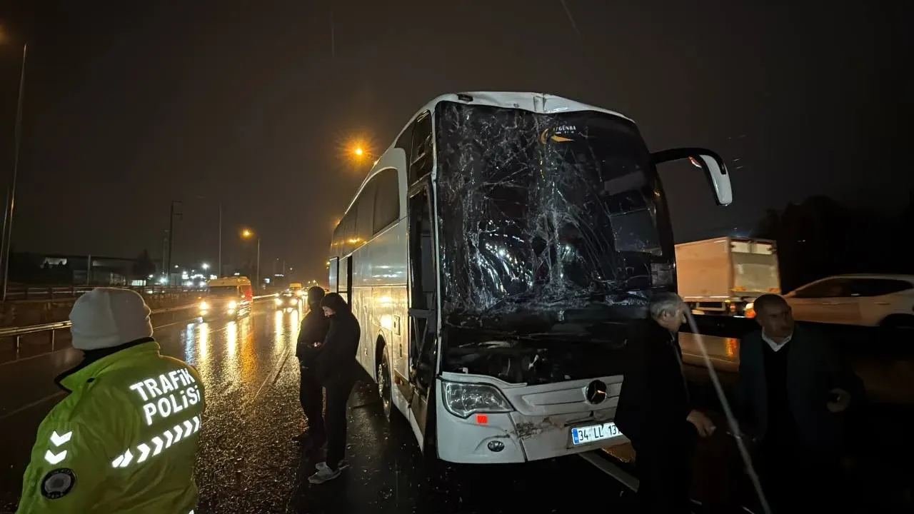 Gebze’de Peş Peşe Trafik Kazaları: 3 Yaralı