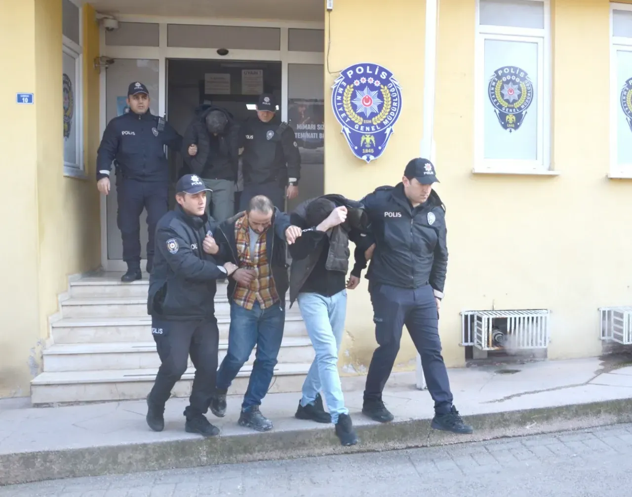 Yazlık Evlerden 1 Milyon Liralık Hırsızlık: 4 Şüpheli İstanbul’da Yakalandı