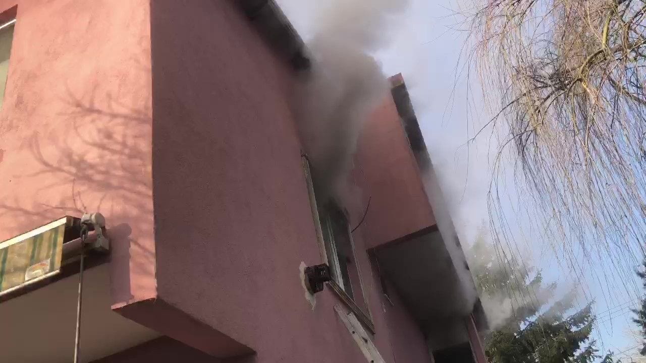 Kartepe’de Korkutan Yangın: 2 Kişi Dumandan Etkilendi