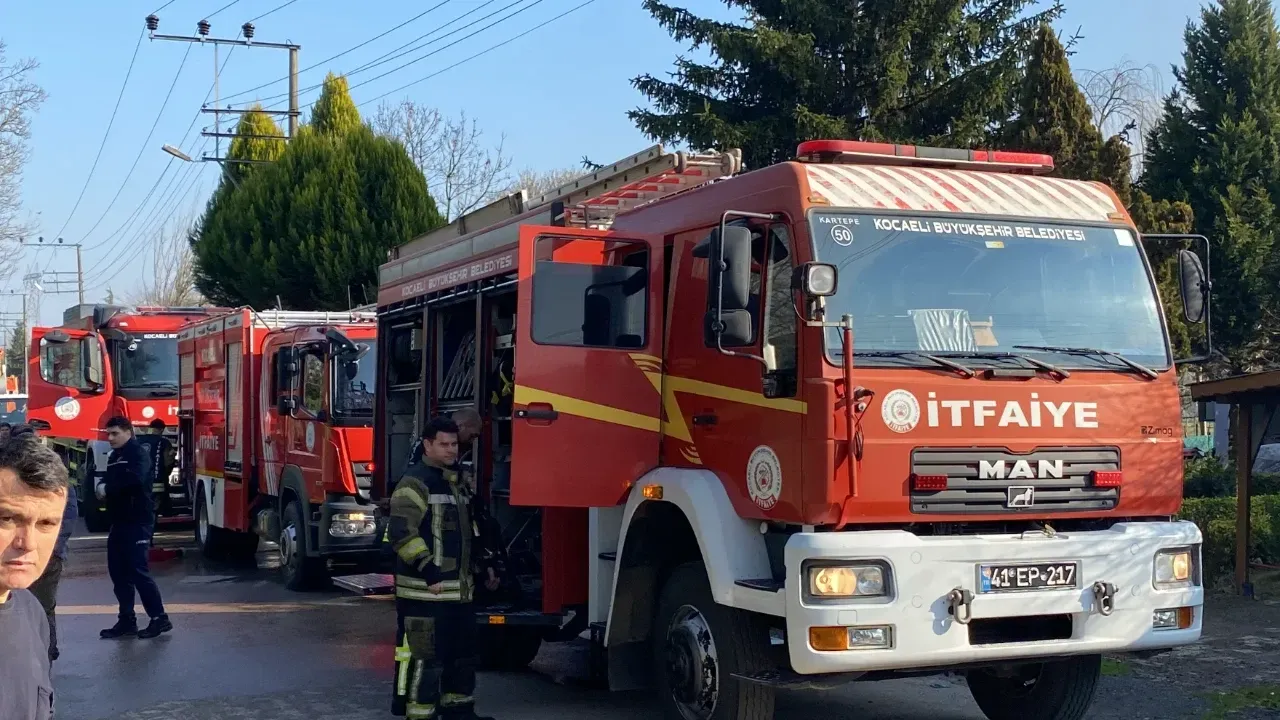 Kartepe’de Korkutan Yangın: 2 Kişi Dumandan Etkilendi