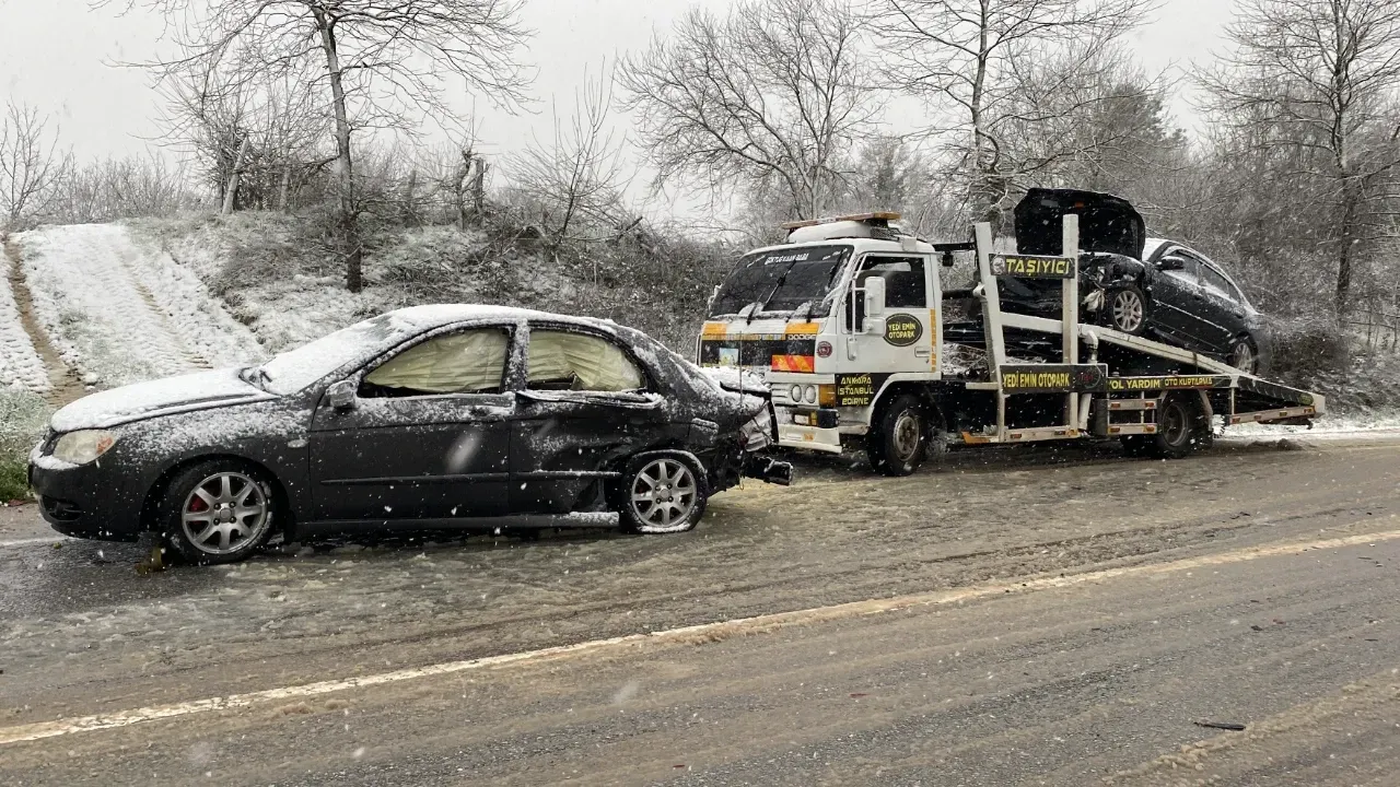 Kandıra’da Kar Yağışı Kazaya Yol Açtı: 7 Yaralı