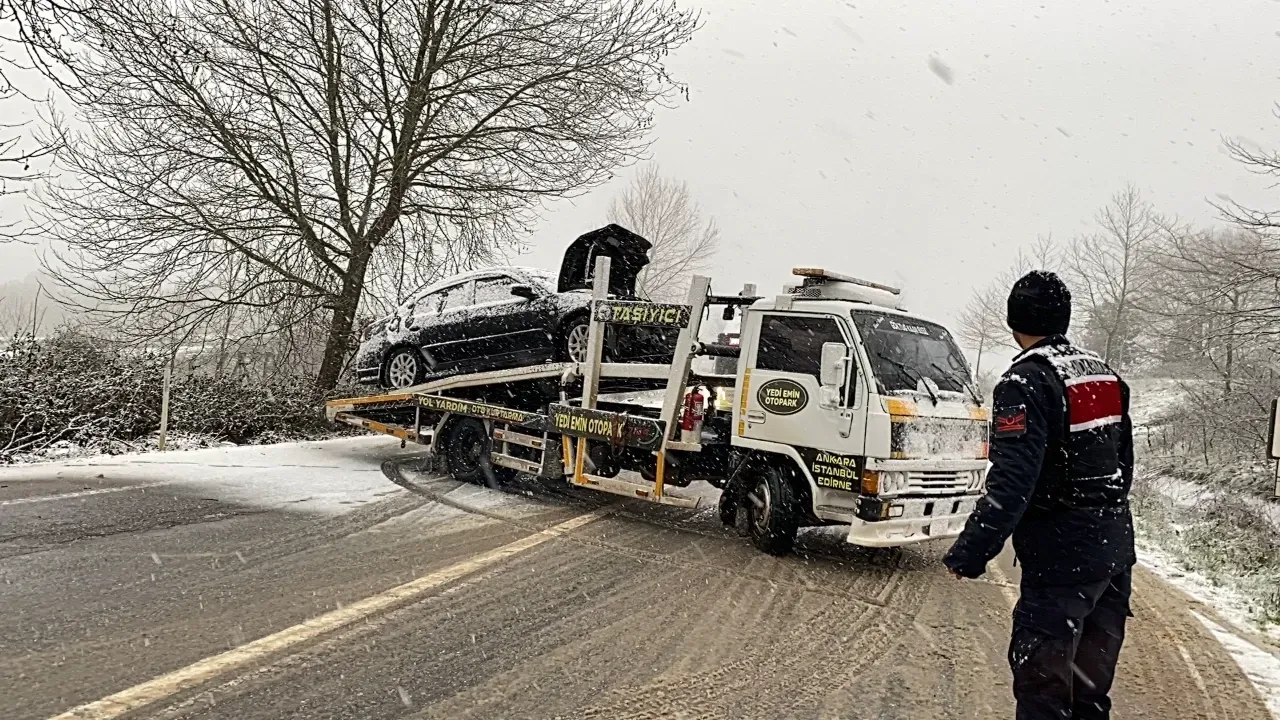 Kandıra’da Kar Yağışı Kazaya Yol Açtı: 7 Yaralı