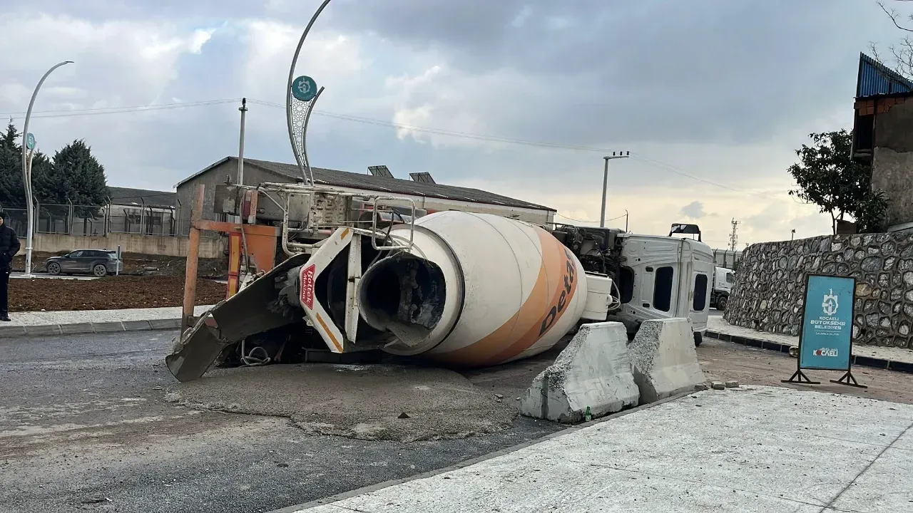 Gebze’de Beton Mikseri Devrildi: Burnu bile kanamadı!