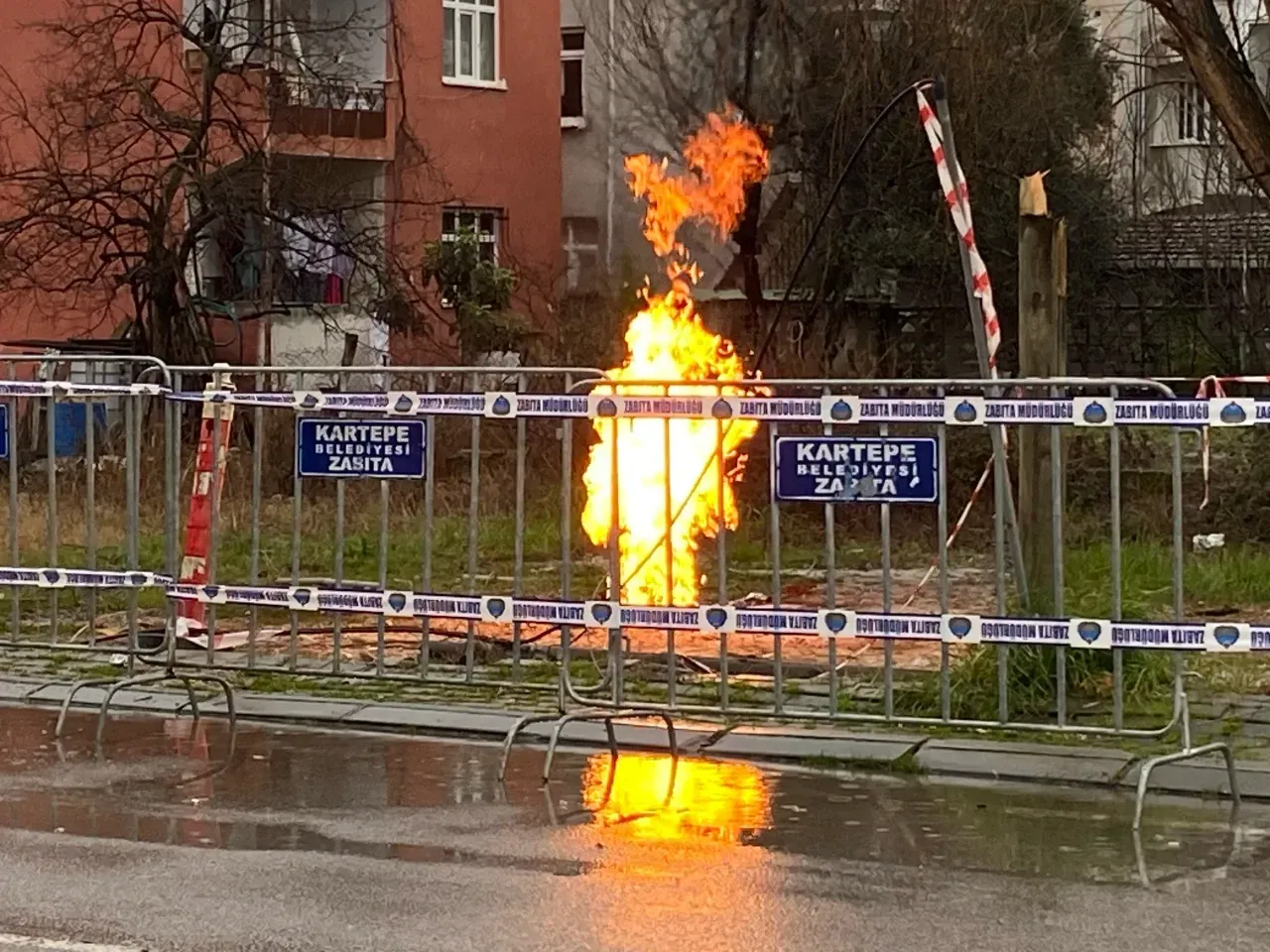 Kocaeli'de Metan Gazı Kontrollü Şekilde Yeniden Alevlendirildi