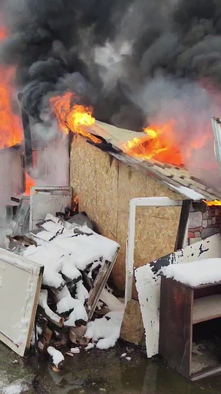 Başiskele’de Prefabrik Ev Alevlere Teslim Oldu