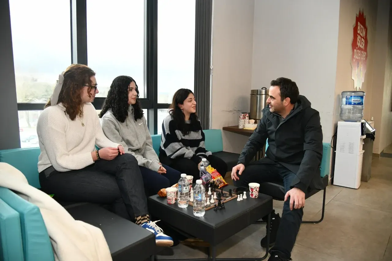 Gençler Kar Tatilinde Kütüphaneleri Doldurdu