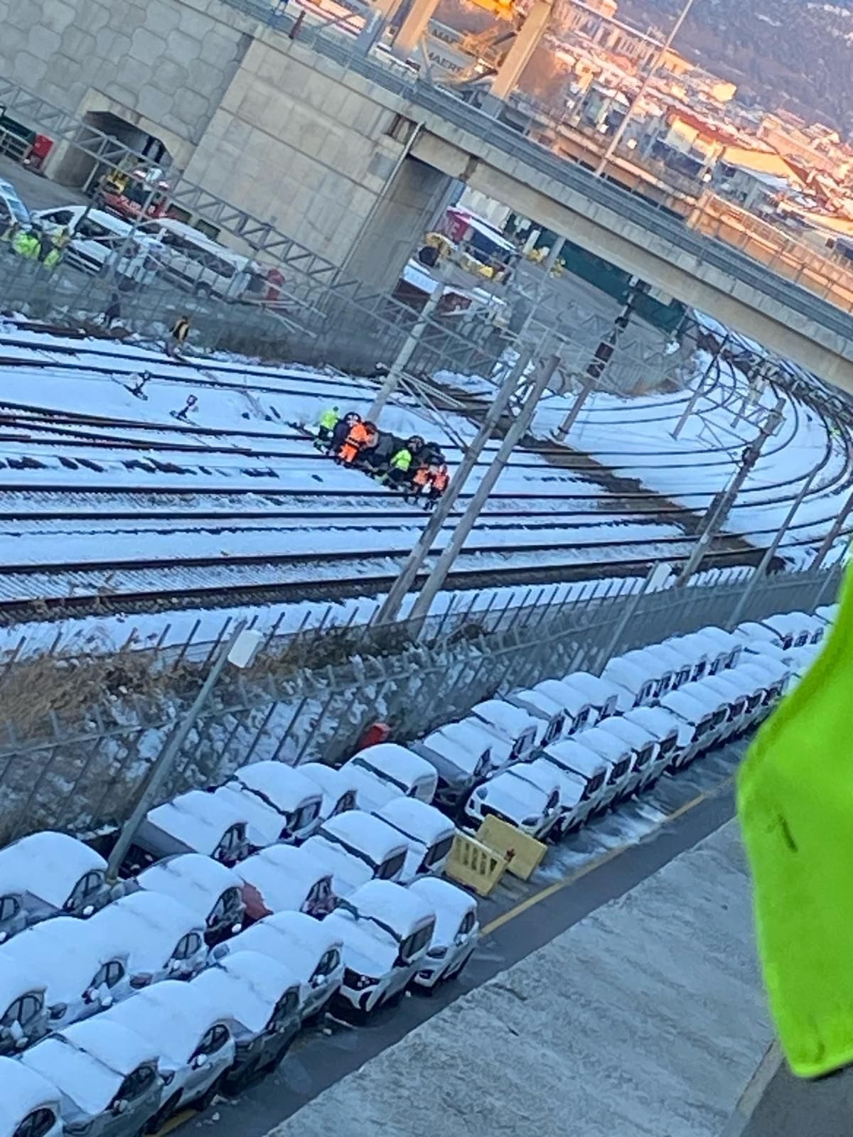 Kocaeli'de Sıfır Araç Tren Yoluna Uçtu