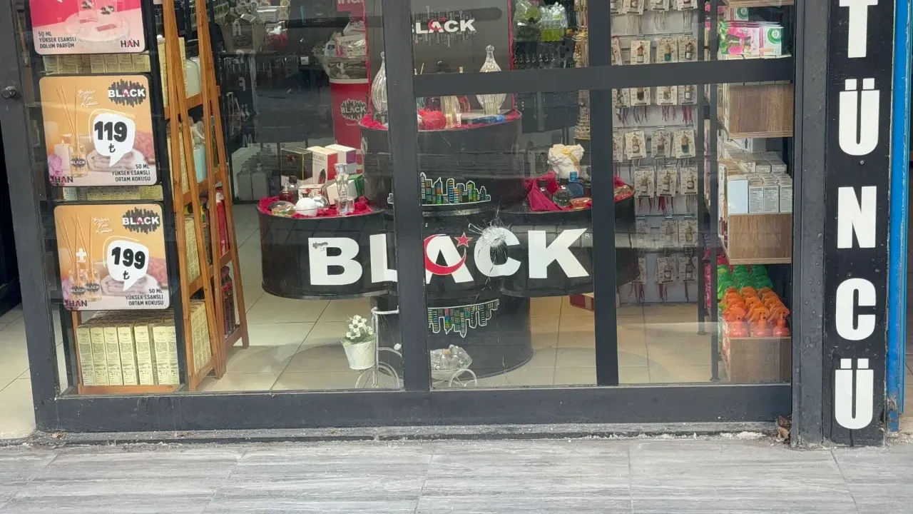 Darıca’da Sokak Ortasında Silahlı Saldırı