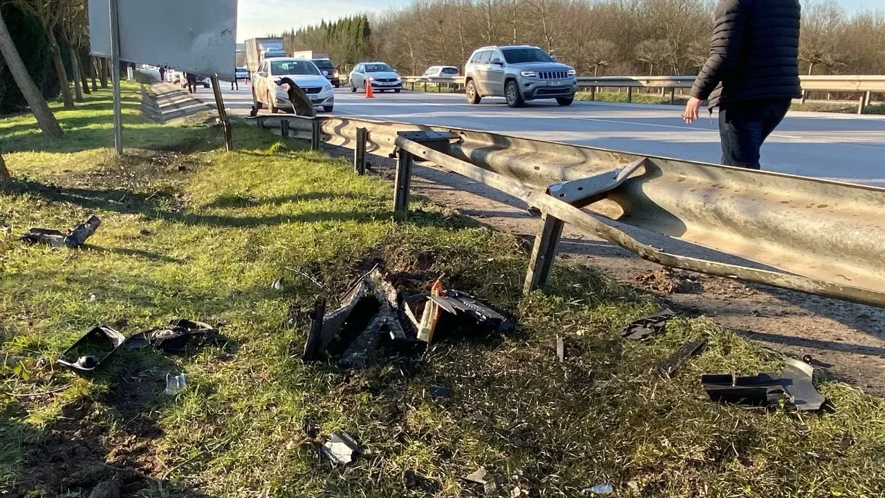 Kartepe’de Araç Bariyerleri Aştı: 1'i bebek 4 yaralı
