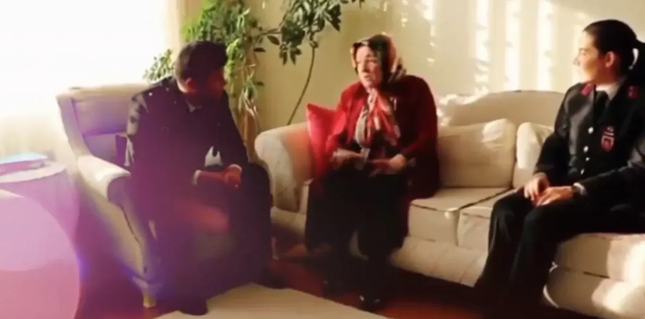 Ayşe Teyze’nin Yürek Isıtan Hediyesi Mehmetçik’e Ulaştı