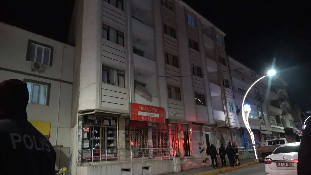 Derince’de Korkutan Gürültü: Apartman Sakinleri Sokağa Döküldü!