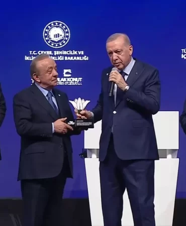 cumhurbaskani-erdogan-sahneye-cagirdigi-is-18344363_1839_amp.jpg