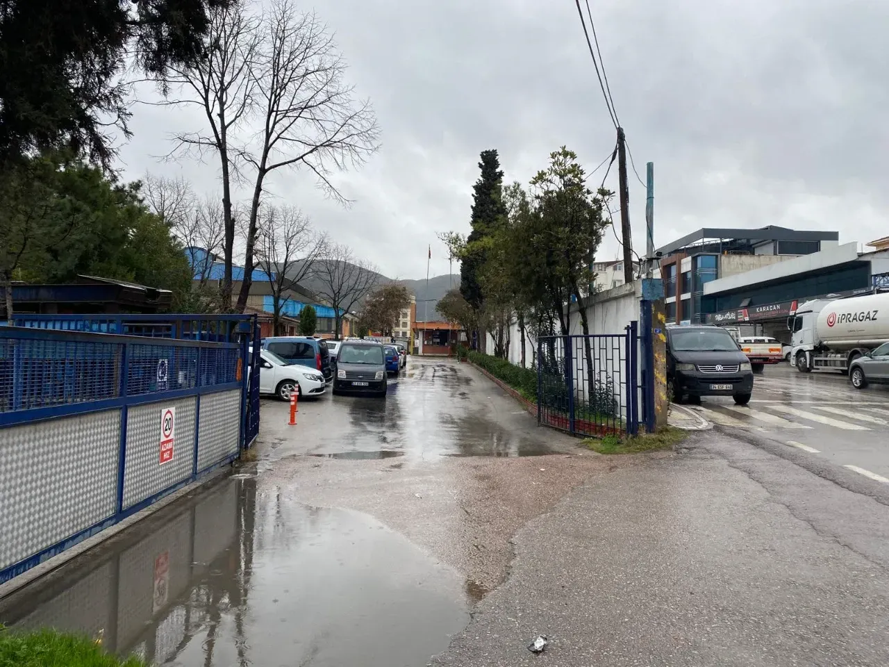 Fabrikada İş Kazası: İşçinin Bacağı Demirler Arasında Sıkıştı