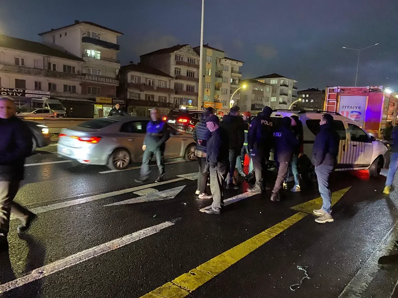 Düğün Yolunda Feci Kaza: Yaralılar Var