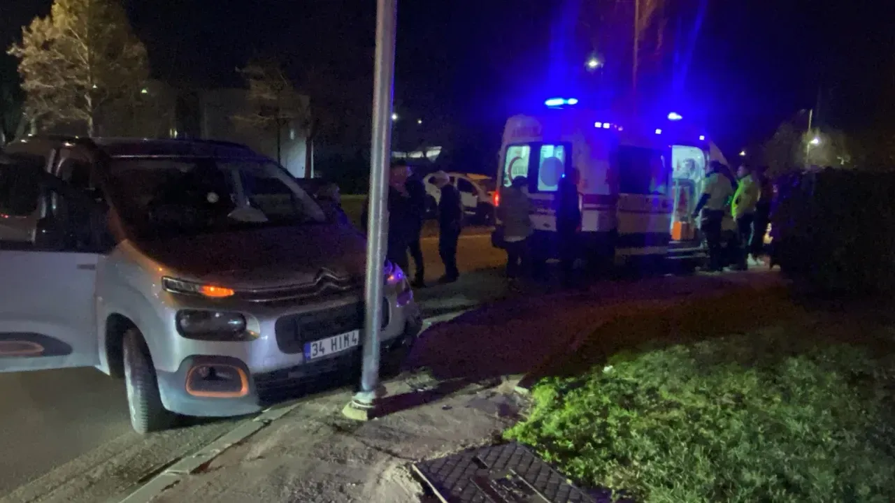İzmit’te Hafif Ticari Araç ile Otomobil Çarpıştı: 1 Yaralı