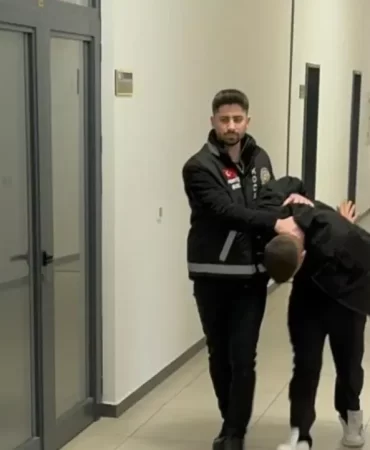 kendilerini-polis-olarak-tanitip-1-milyonluk-ziynet-esyasini-aldilar-1