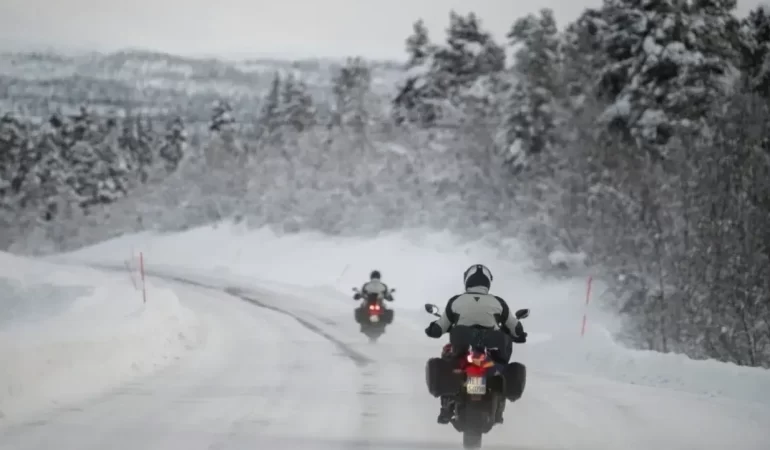 motosiklet-ve-motokuryelere-yasak-uzatildi-1740068144