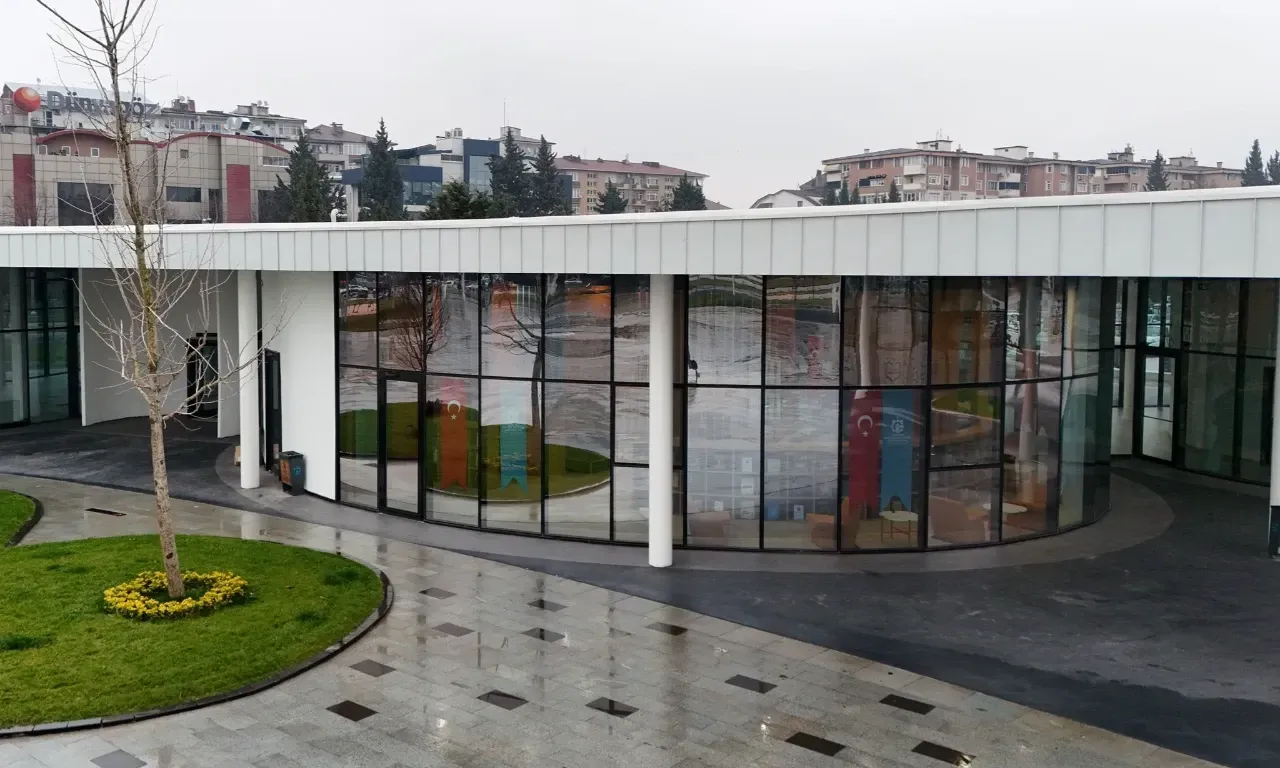 Milli İrade Meydanı’nda Sanat Kafe Açıldı