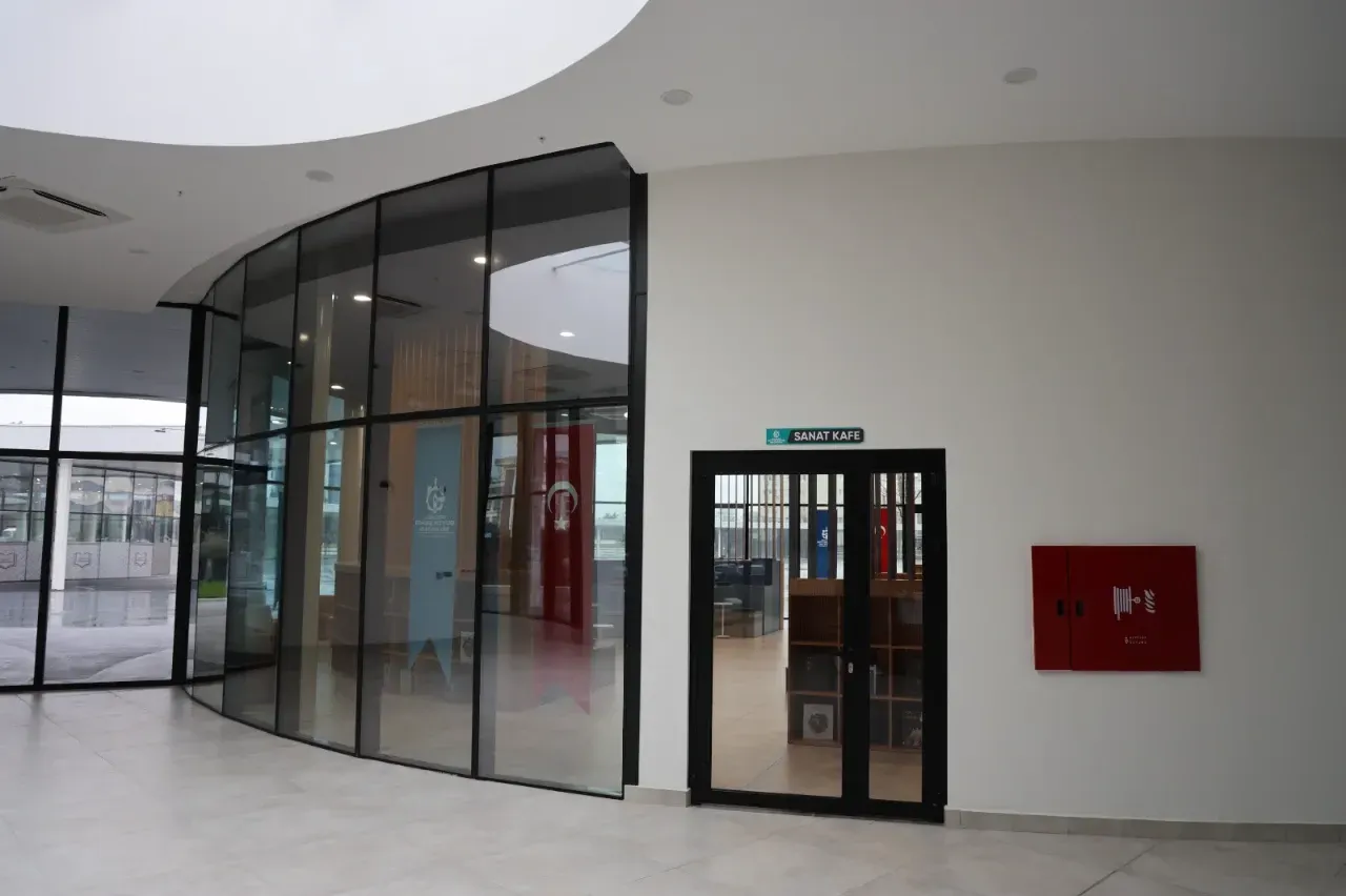 Milli İrade Meydanı’nda Sanat Kafe Açıldı