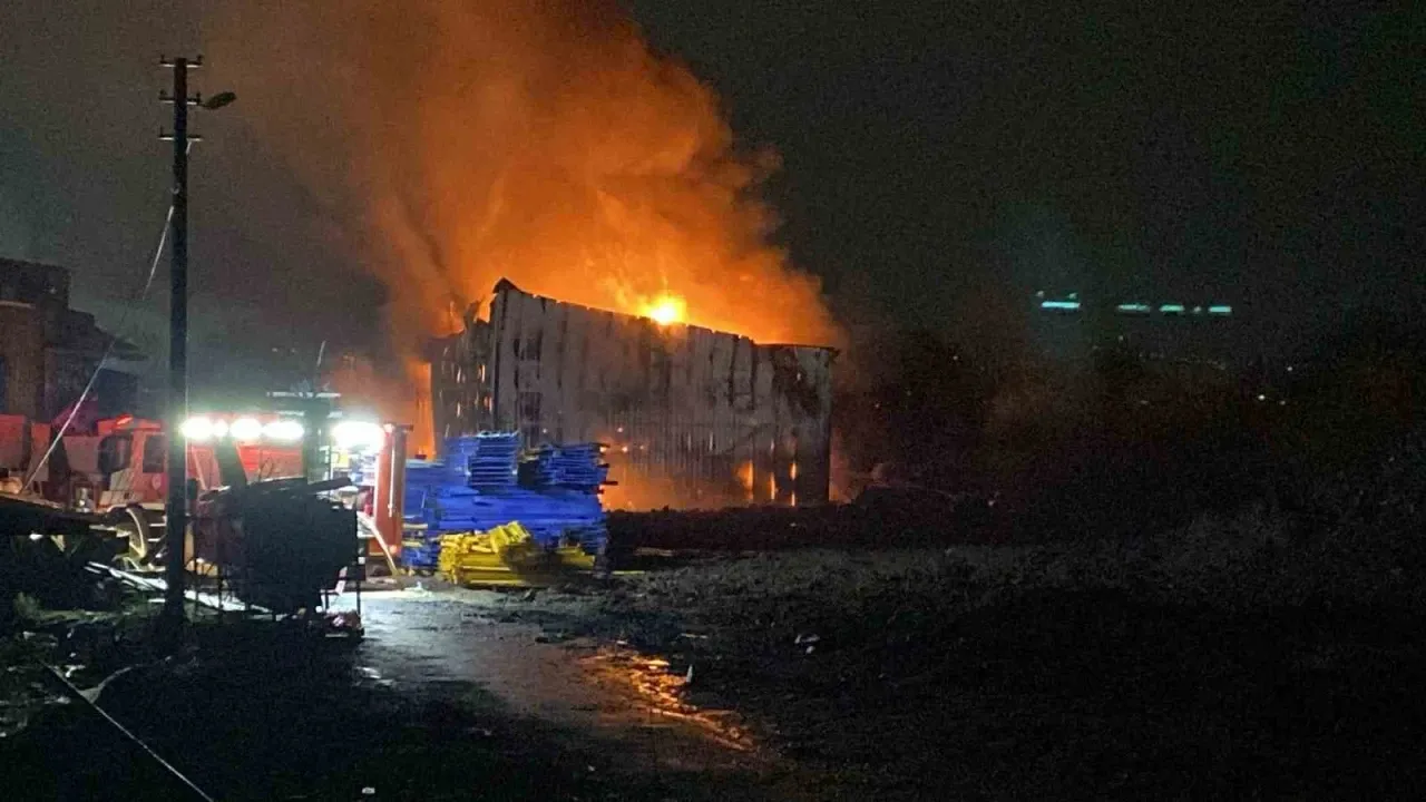 Kartepe'deki Geri Dönüşüm Fabrikasında Yangın