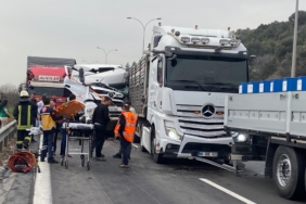 TEMde-zincirleme-kaza-Kagit-gibi-ezilen-kabinden-sag-cikti4