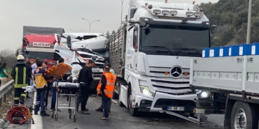 TEMde-zincirleme-kaza-Kagit-gibi-ezilen-kabinden-sag-cikti4