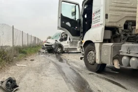 aa-20250328-37466073-37466072-kocaelide-tirla-carpisan-servis-minibusundeki-8-kisi-yaralandi