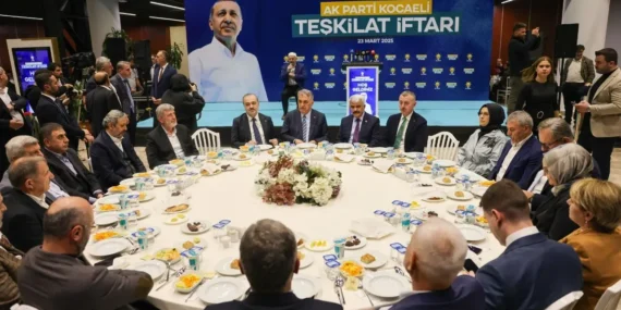 AK Parti’nin Geleneksel İftarında Yoğun Katılım