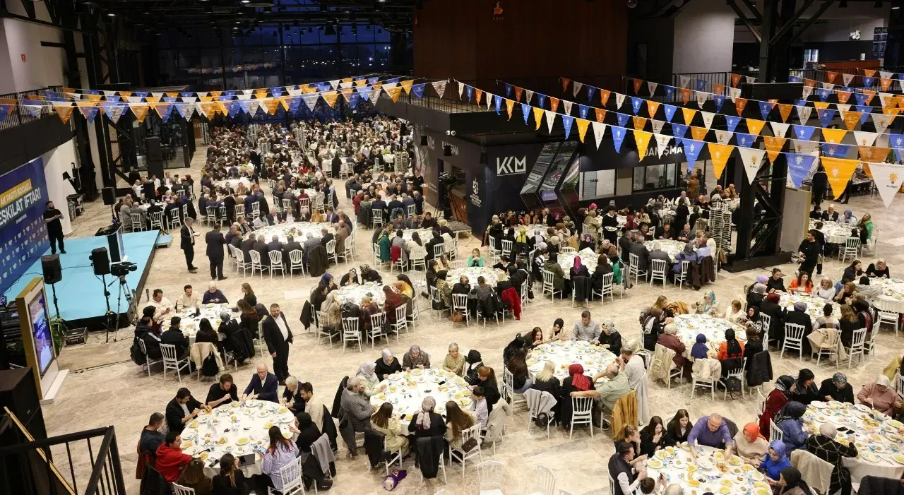 AK Parti’nin Geleneksel İftarında Yoğun Katılım