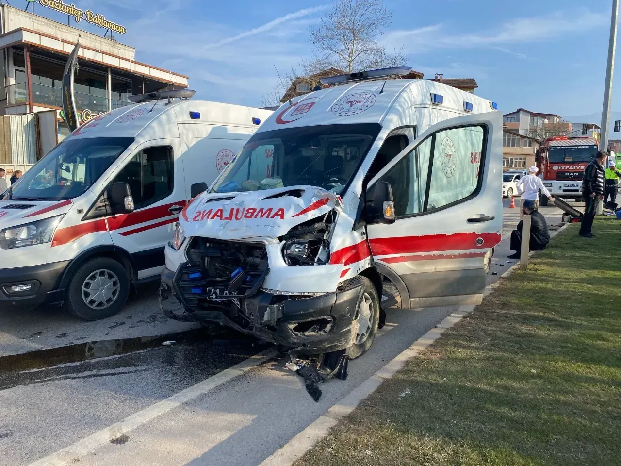 Hamile Kadını Taşıyan Ambulans Kaza Yaptı: 5 Yaralı