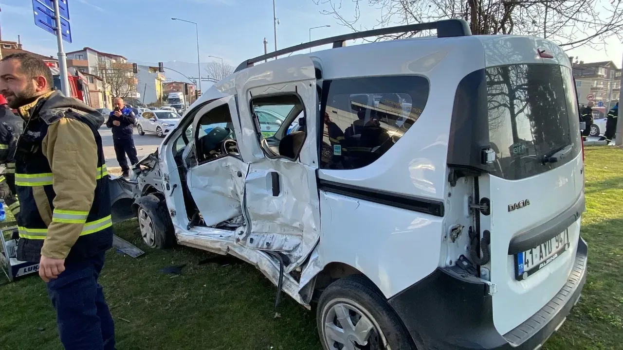 Hamile Kadını Taşıyan Ambulans Kaza Yaptı: 5 Yaralı