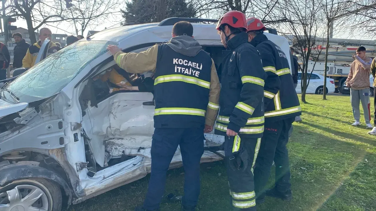 Hamile Kadını Taşıyan Ambulans Kaza Yaptı: 5 Yaralı