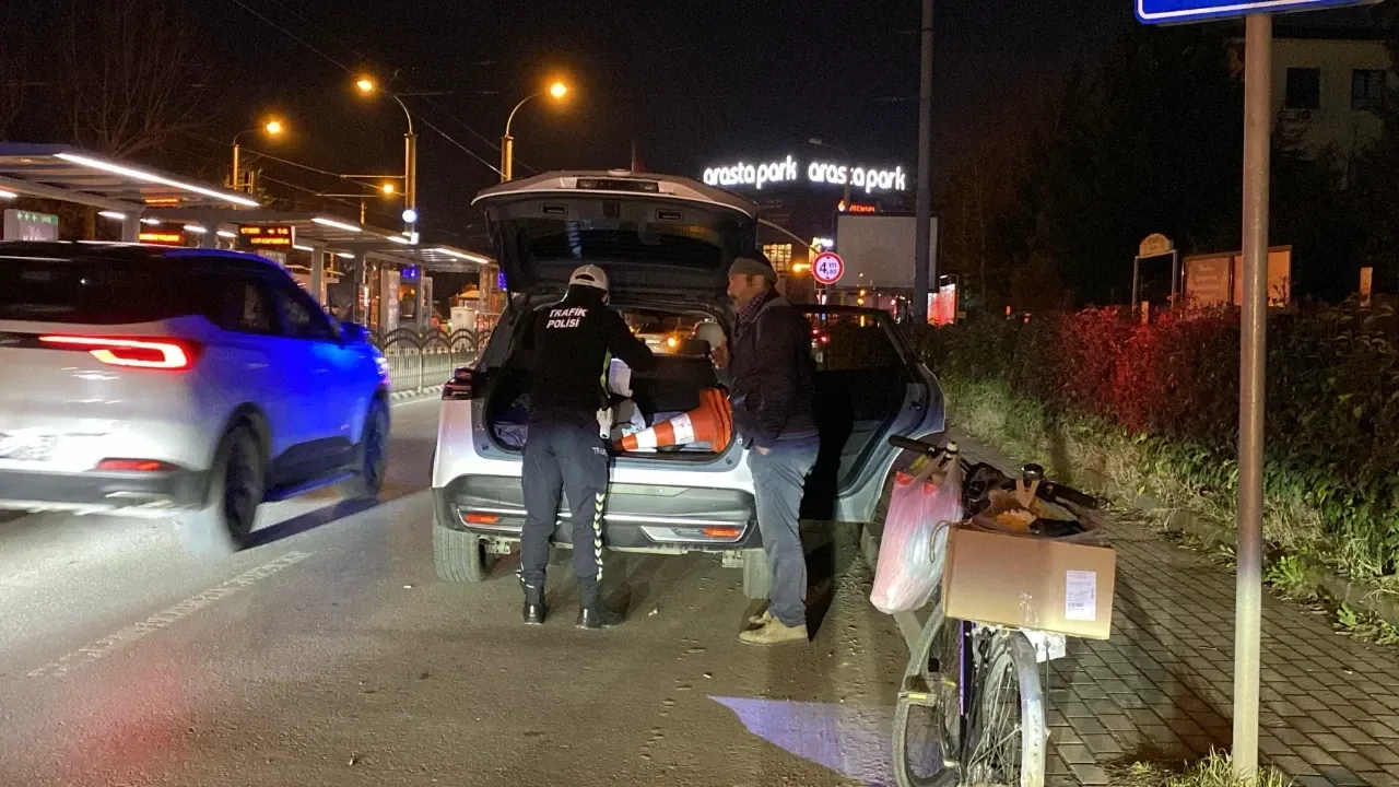 İzmit’te Yaşlı Kadına Otomobil Çarptı: Durumu Ağır