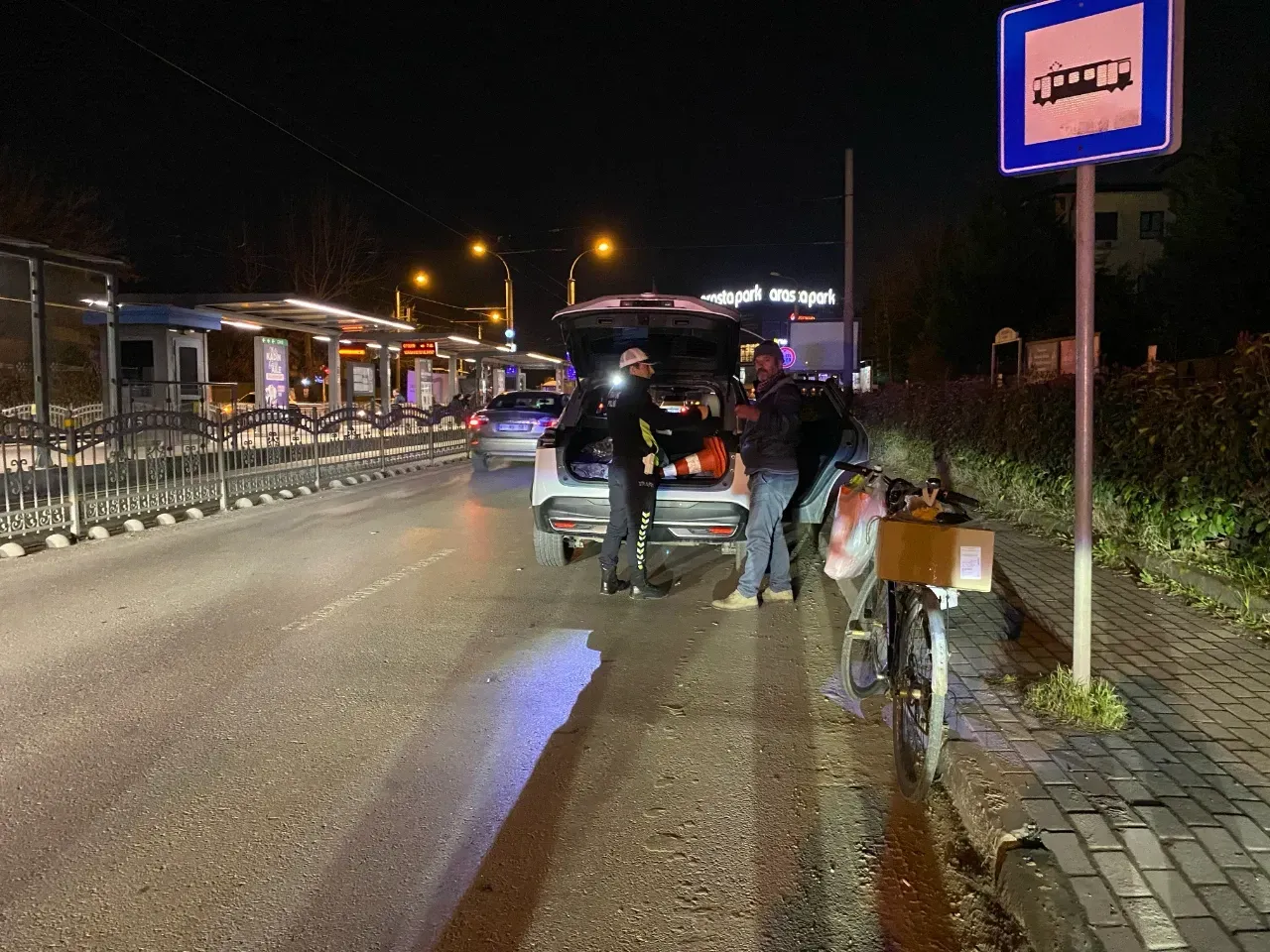 İzmit’te Yaşlı Kadına Otomobil Çarptı: Durumu Ağır