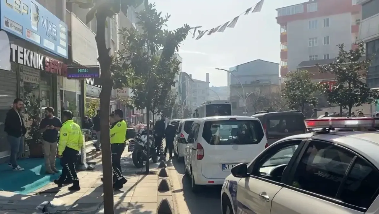 Silahın şakası olmaz! Arkadaşını vurdu