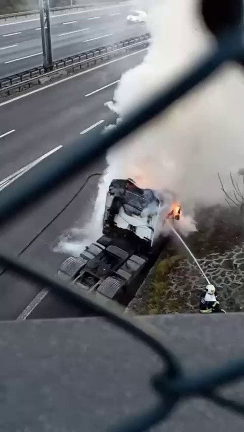 Kocaeli TEM Otoyolu'nda Tır Alev Aldı