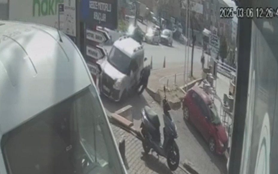 Gebze’de Feci Kaza: Kamyonla Çarpışan Araç Yayaya Çarptı, Bir Kişi Hayatını Kaybetti