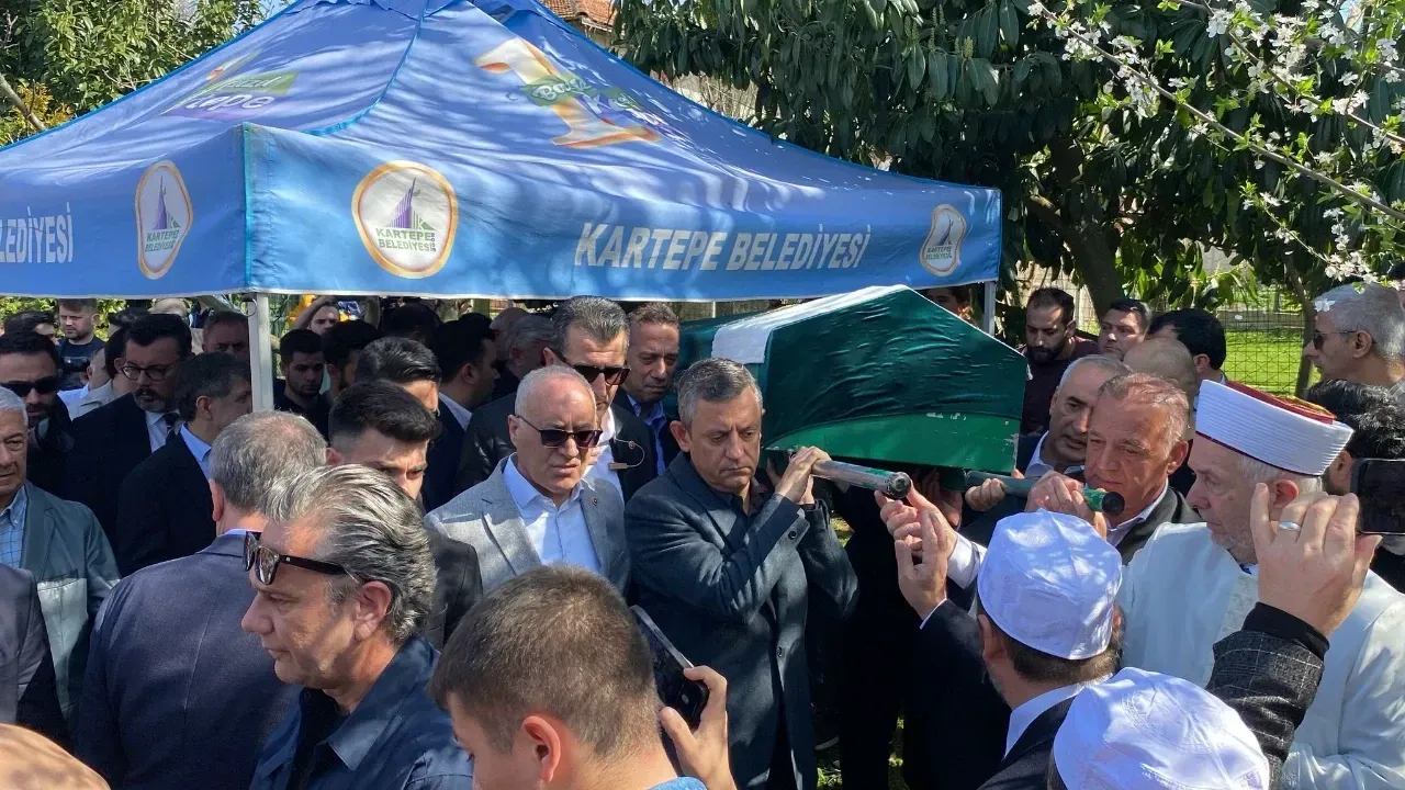 Özgür Özel, Haydar Akar'ın babasının cenazesine katıldı