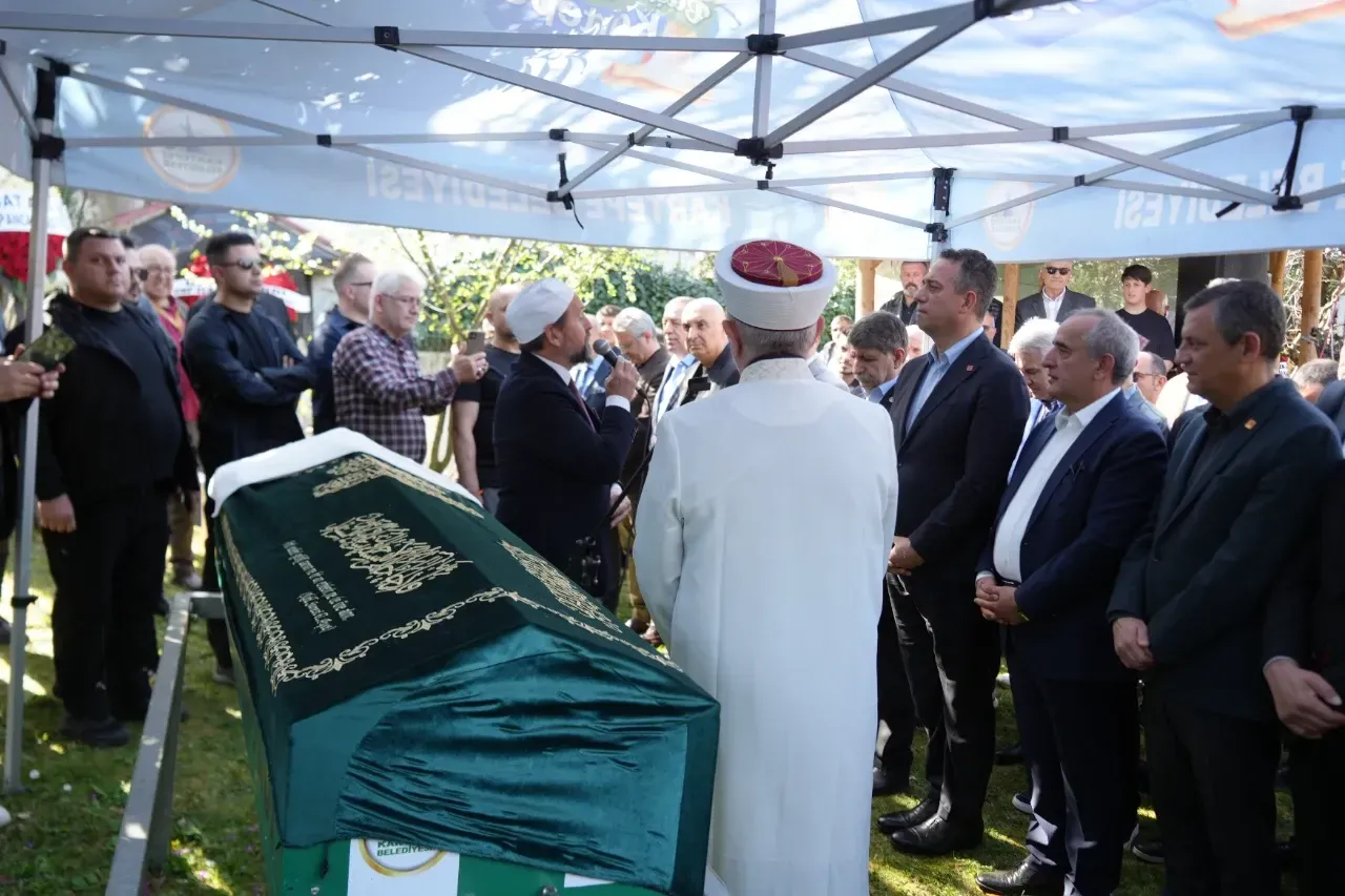 Özgür Özel, Haydar Akar'ın babasının cenazesine katıldı