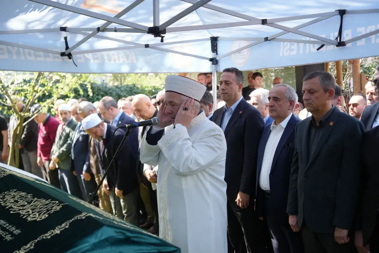 Özgür Özel, Haydar Akar'ın babasının cenazesine katıldı