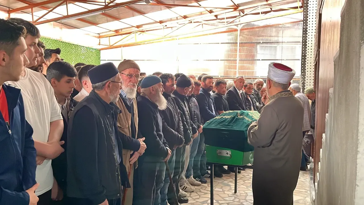 Gebze'de Kanlı Pusu: 26 Yaşındaki Genç Çapraz Ateşte Hayatını Kaybetti